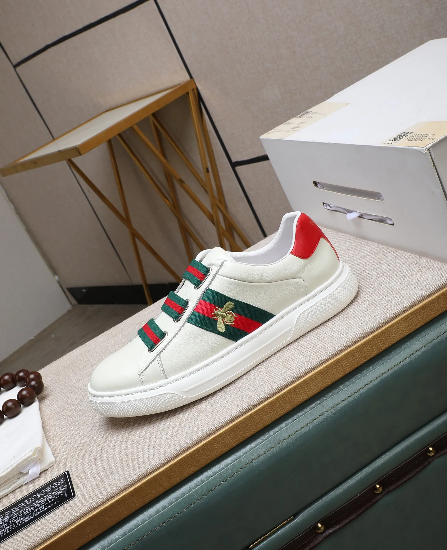 Men's shoes 💰480 GUCCI🔍🔍The latest models are available simultaneously at the counter. Original calfskin imported from Italy, genuine leather lining, (high-end, extravagant, and classy) with exquisite workmanship. Soles: Original soles specially provided by the original factory. ⚠Exclusive double-layer movable molded soles are super comfortable⚠. Photos of the real thing. 🎬The real thing is even better.